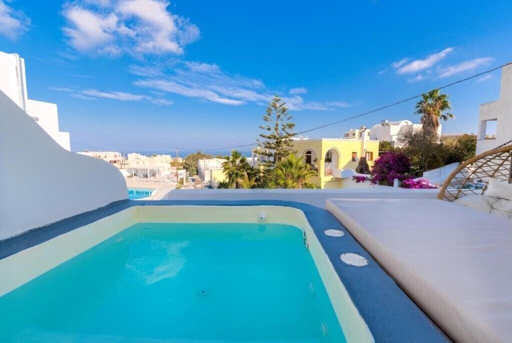 Отель Muses Suites 3*