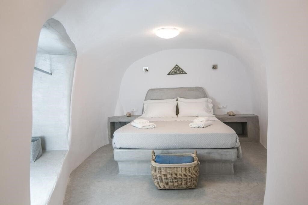 Фото Theodora Suites - Adults Only 3*