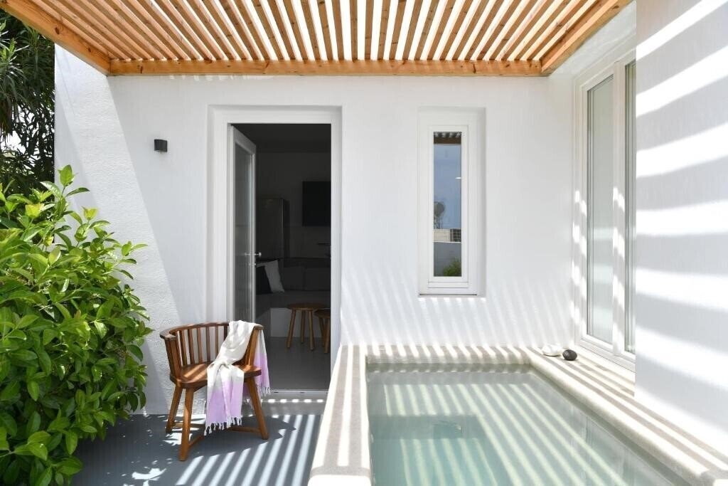 Готель Thiro Villas Santorini 3*