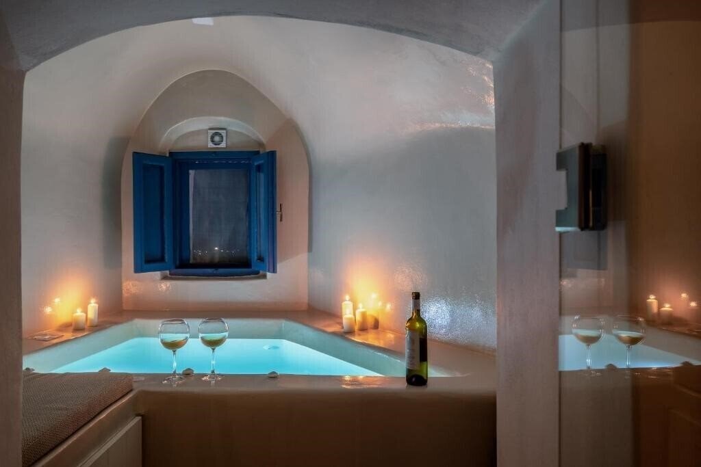 Готель Nalas Suites 3*
