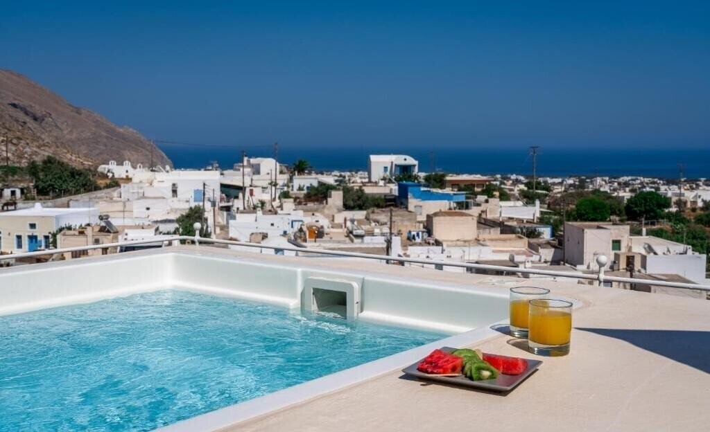 Отель Nalas Suites 3*