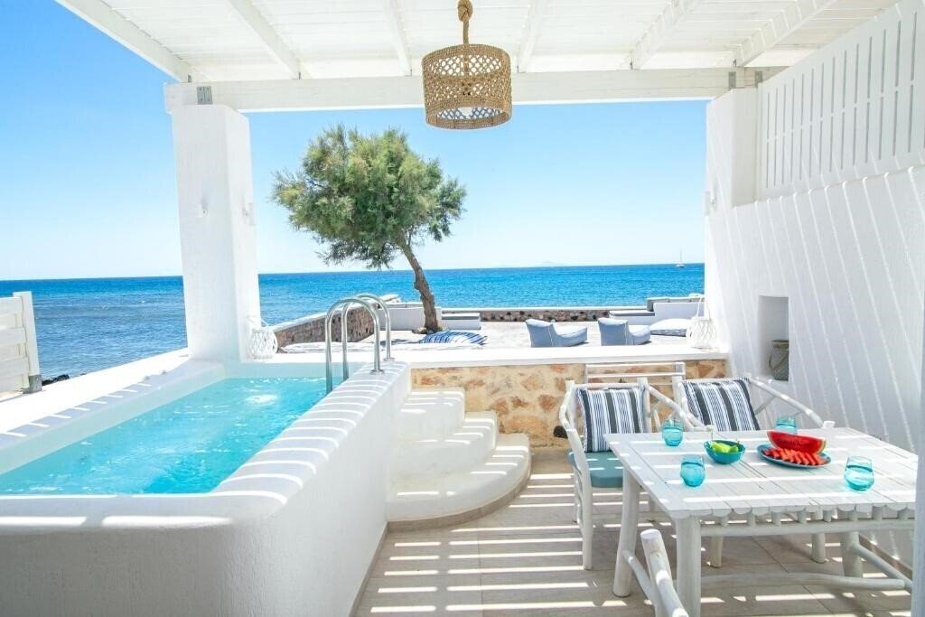 Отель Aegean Melody Suites Santorini 3*