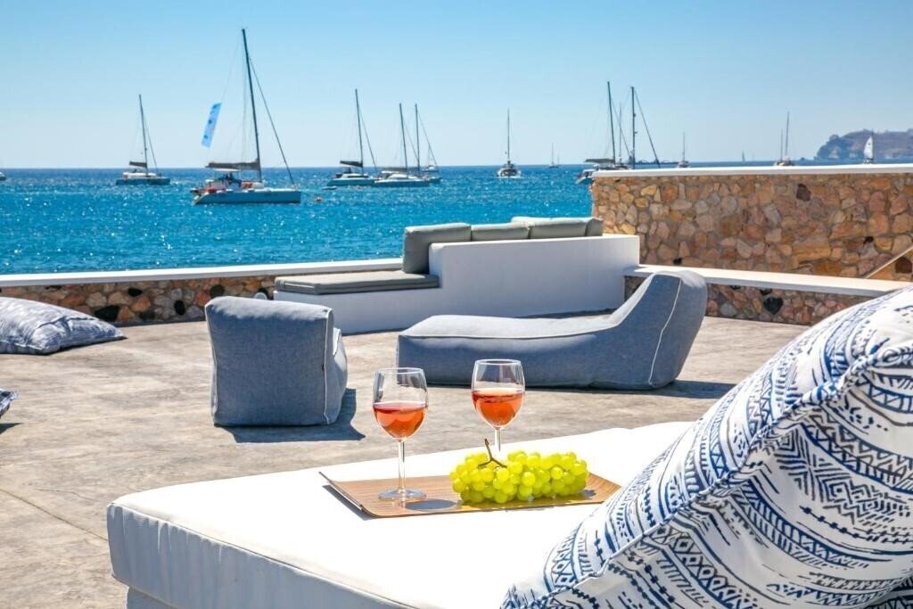 Фото Aegean Melody Suites Santorini 3*