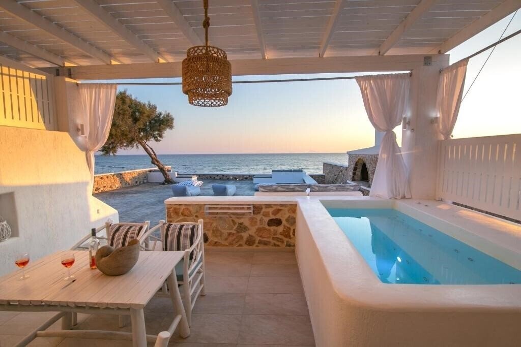 Картинка Aegean Melody Suites Santorini 3*