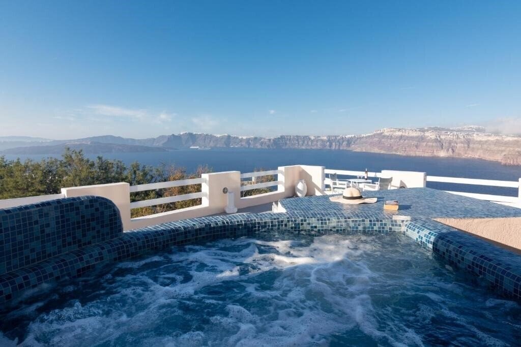 Отель Akrotiri Apartments 3*