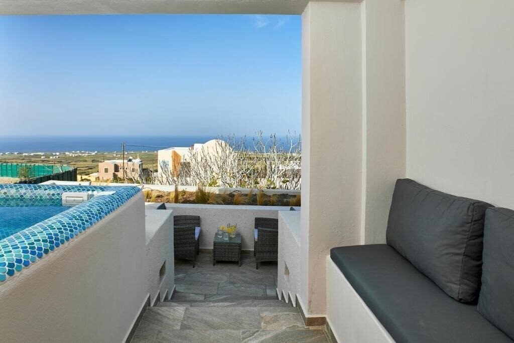 Фото Alyvia Suites 3*