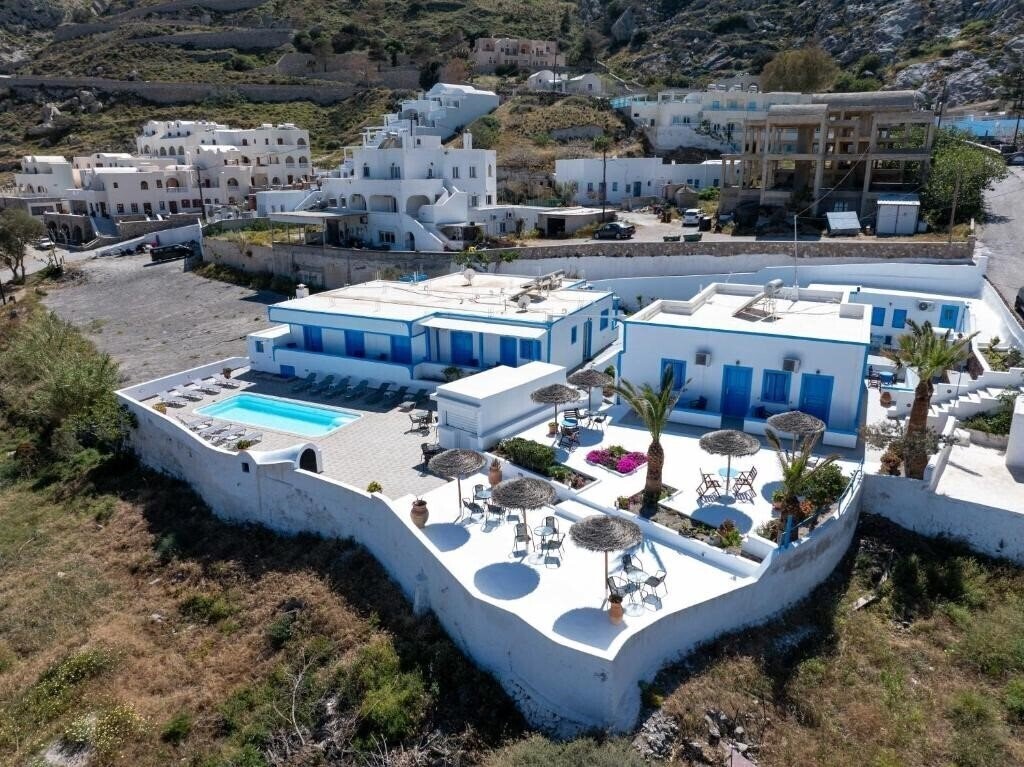 Отель Ancient Thera Studios Kamari & Swimming Pool 3*