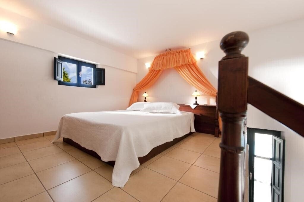 Фото Anthonas Apartments 3*