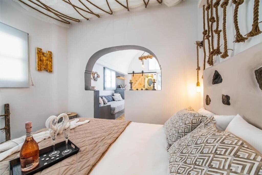 Фото Asera Suites Near Kamari Beach 3*