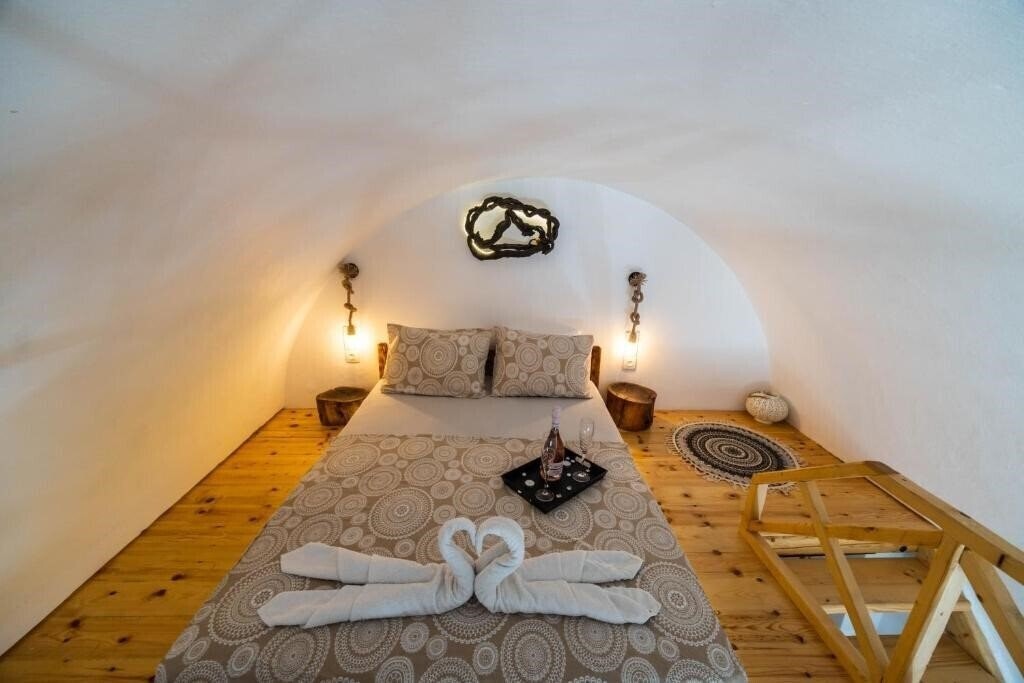Зображення Asera Suites Near Kamari Beach 3*