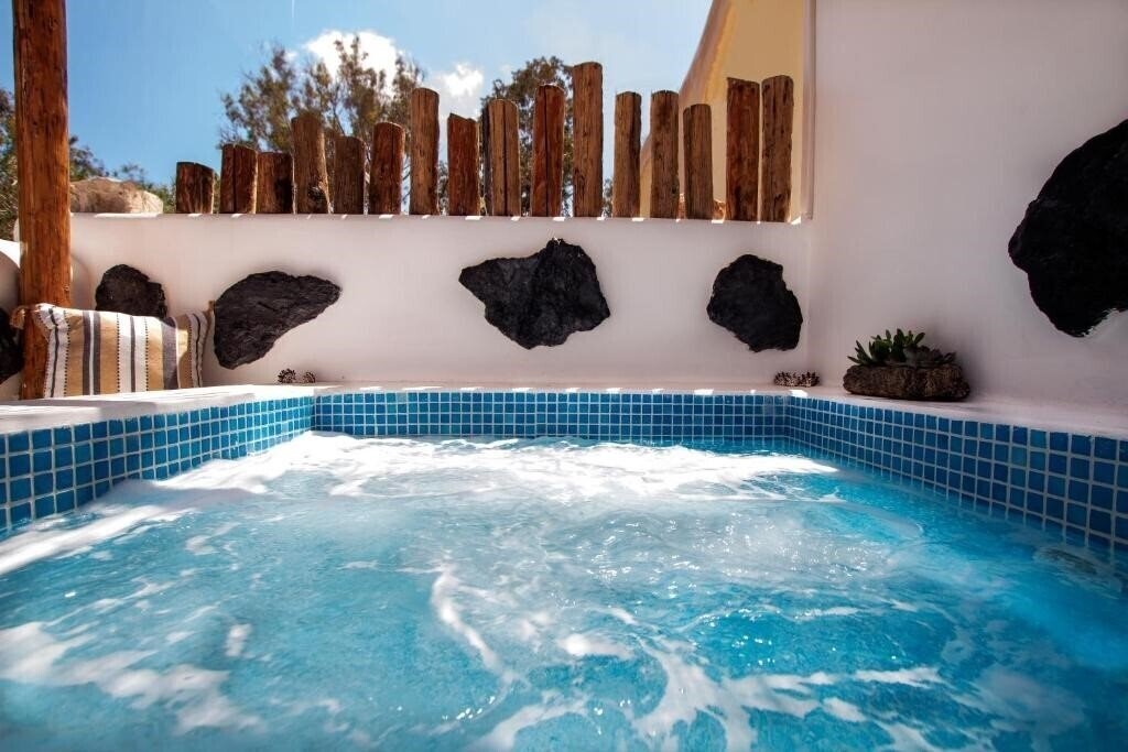 Картинка Asera Suites Near Kamari Beach 3*