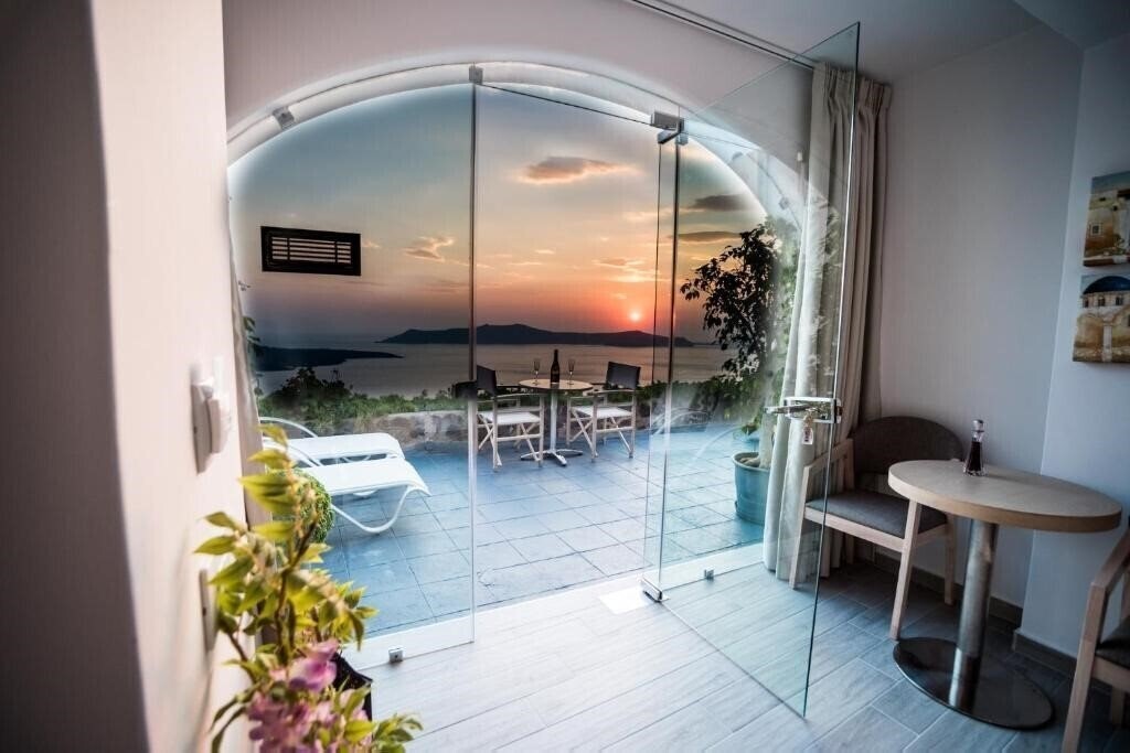 Фотографія Kratiras View Luxury Suites 3*