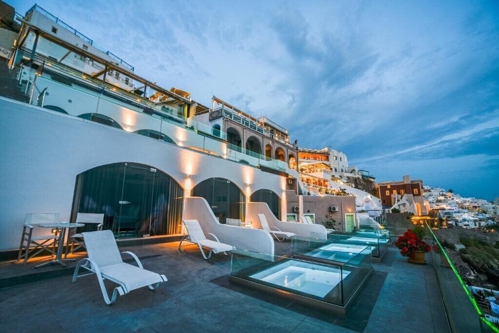 Готель Kratiras View Luxury Suites 3*