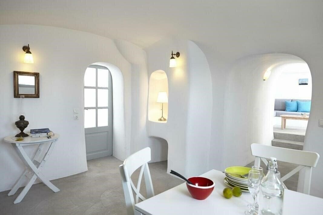 Фото Liakada Oia Suites 3*
