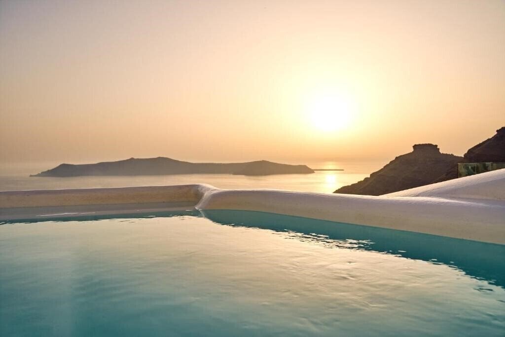 Готель Mirabo Luxury Villas (Adults Only) 3*