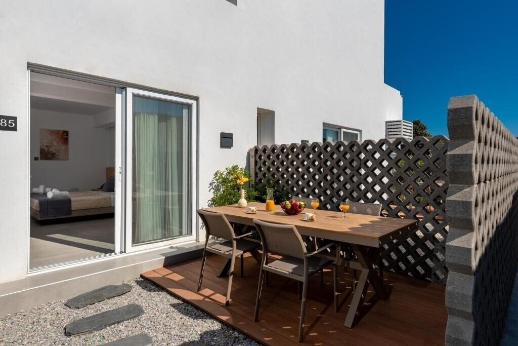 Фотографія Nikos Hotel Santorini 3*