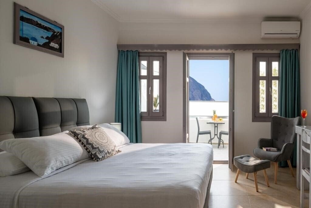 Фото Smaragdi Hotel Santorini 3*