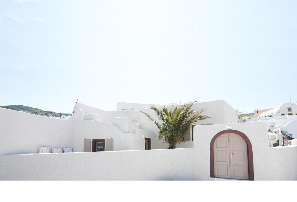 Отель White Grape Suites 3*