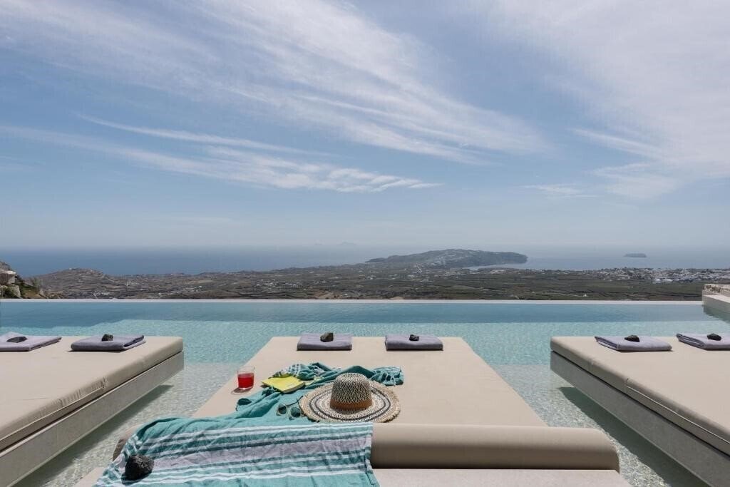Готель Zatrikion Villas Santorini 3*
