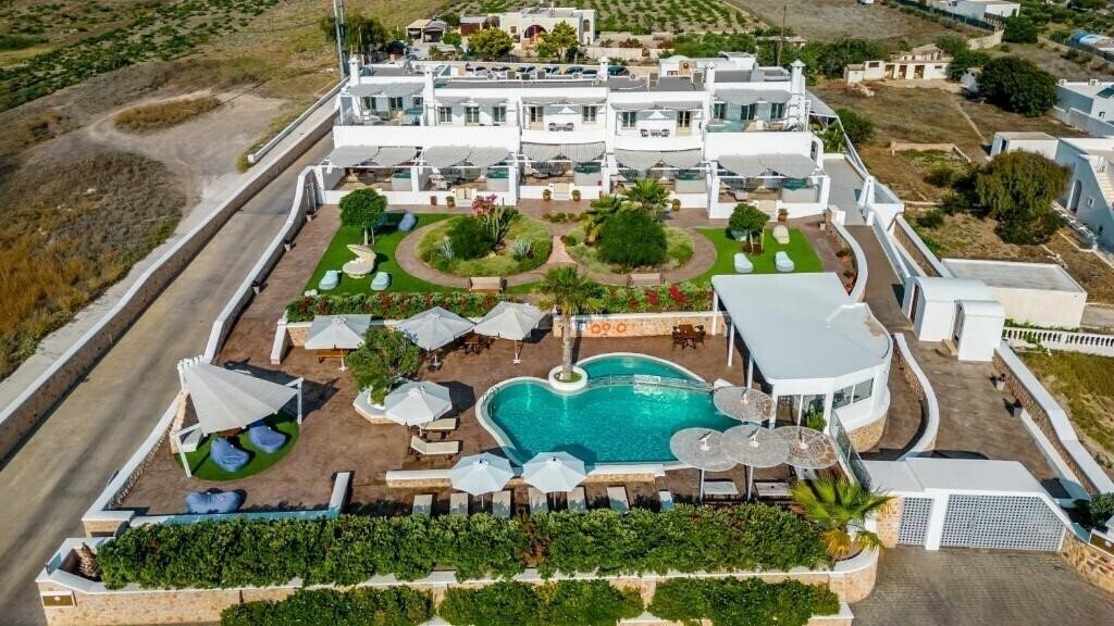 Отель Marvarit Suites 3*