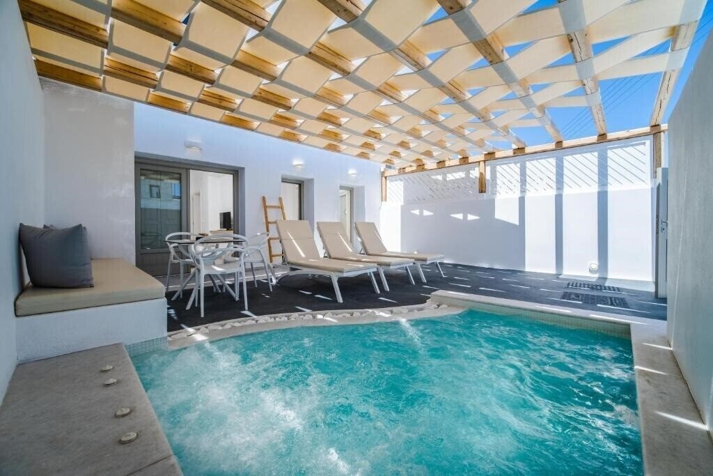 Фотографія Symphony Suites 3*