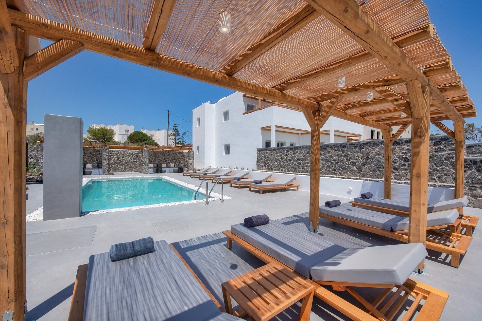 Готель June Twenty Suites 3*