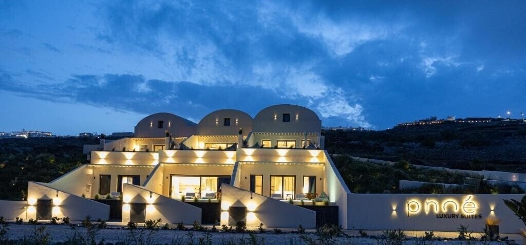 Отель Pnoi Luxury Suites 3*