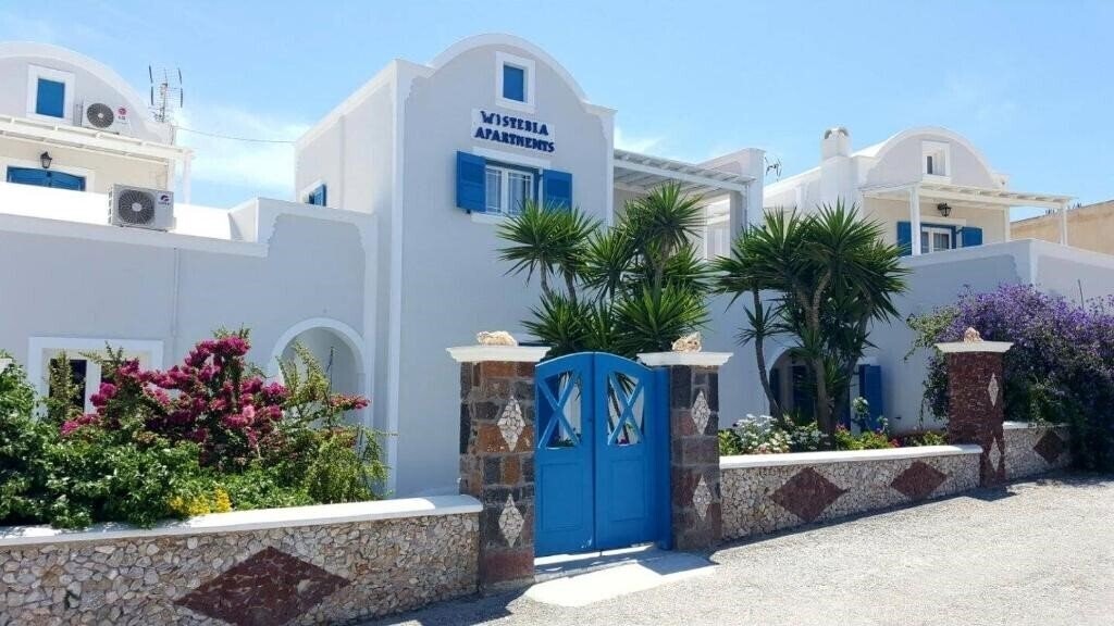 Отель Wisteria Apartments 5*