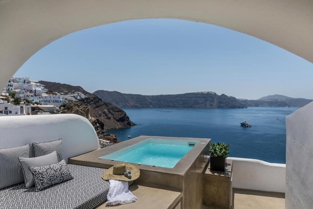 Готель 3 Caves Villa 4*