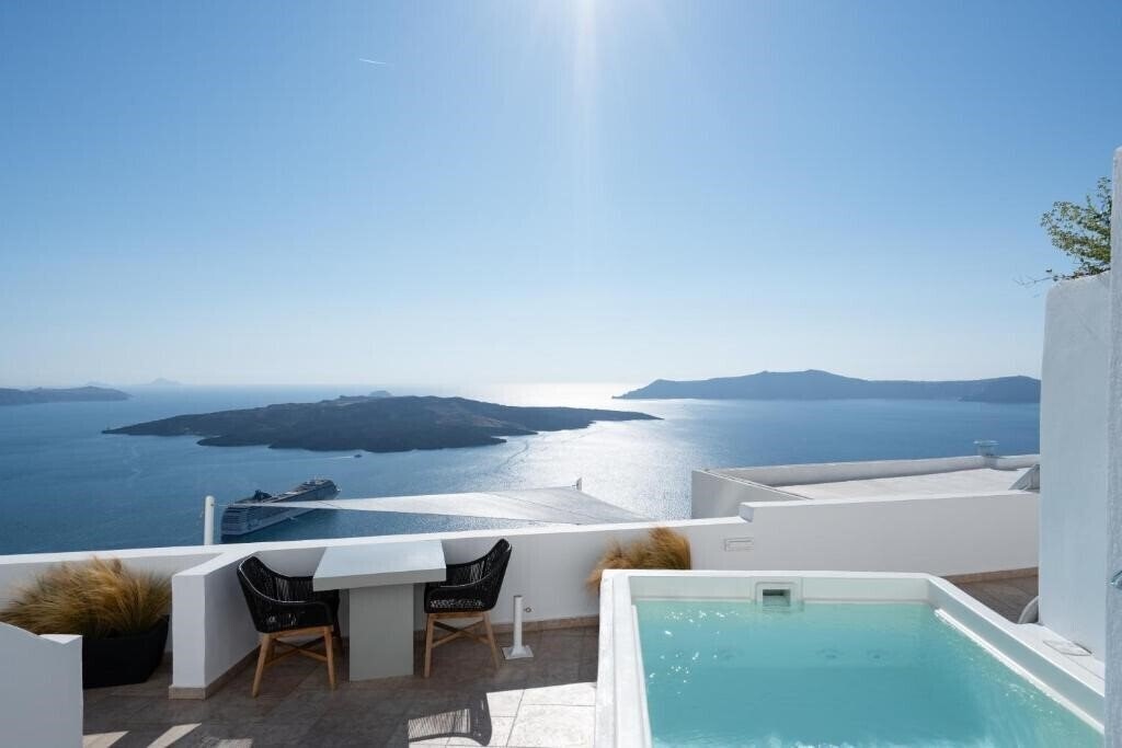 Готель Asha Luxury Suites 4*