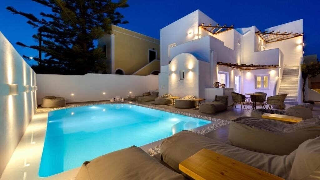 Отель Emerald Collection Suites 4*