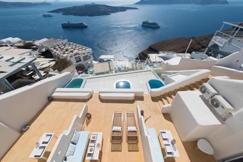 Отель On The Cliff Suites 4*
