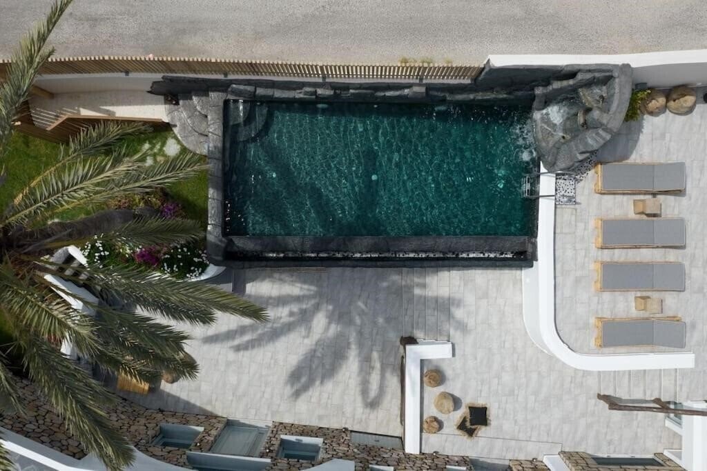 Отель Black Occhio Villa 3*
