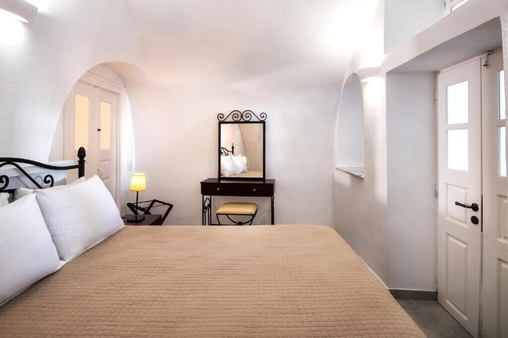 Фото Day One Fira Mansion 3*