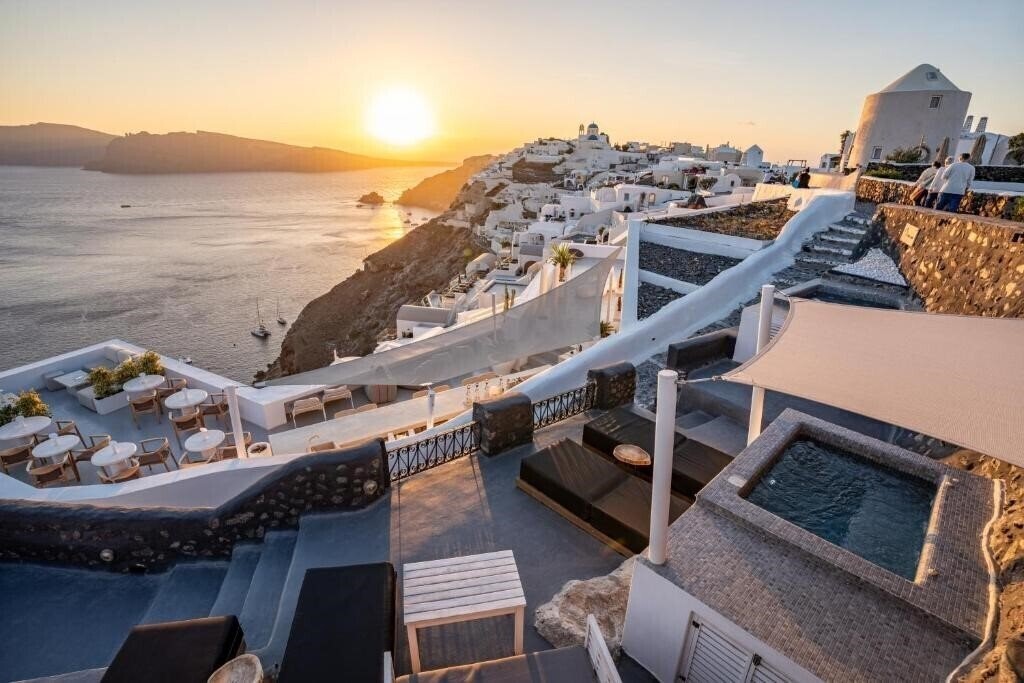 Отель Enalion Suites 3*