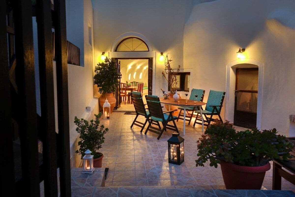 Отель Iridanos Cave House 3*