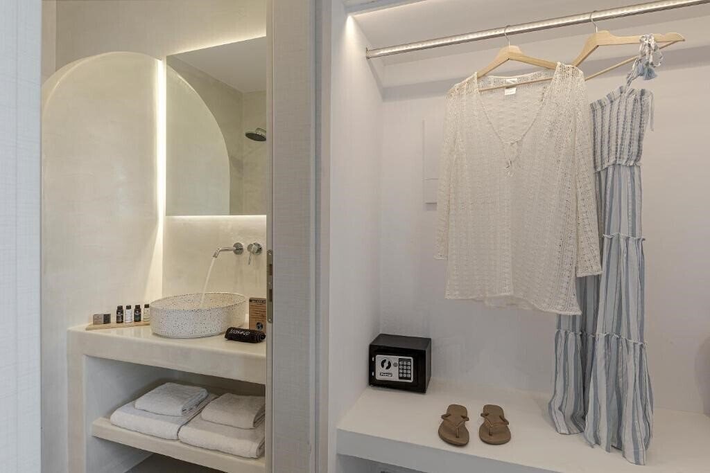 Фото Onyx Hotel & Suites 3*