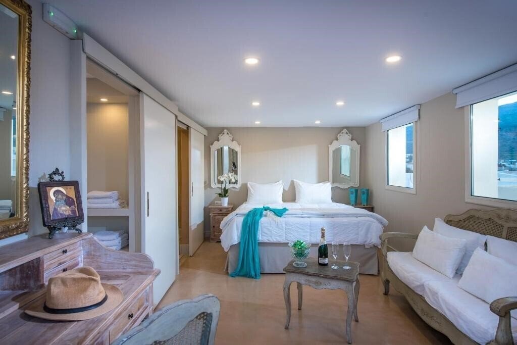 Фото Parthenis Beach Suites by The Sea 3*