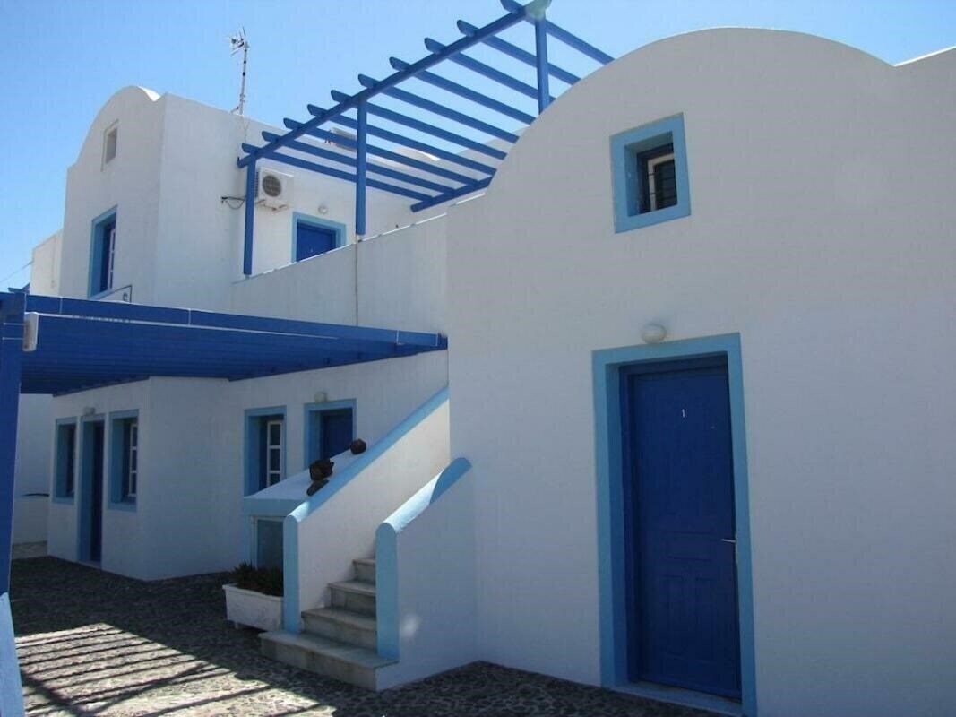 Картинка Studios Apartments Perivolos 3*