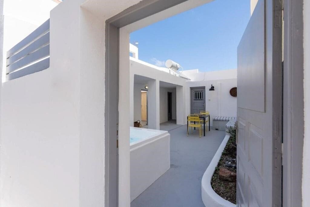 Фото Tholos Villa Oia Santorini 3*