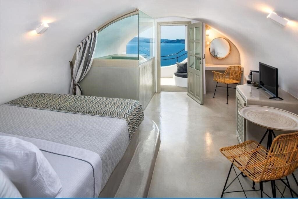 Фото Kaleidoscope Oia Suites 3*