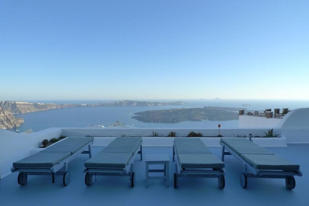 Готель Altana Cliffside Villas 4*