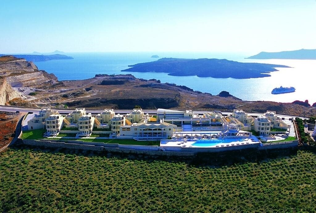 Отель The Majestic Hotel Santorini 5*