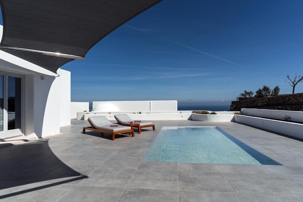 Отель Oikos Santorini Living Concept 5*