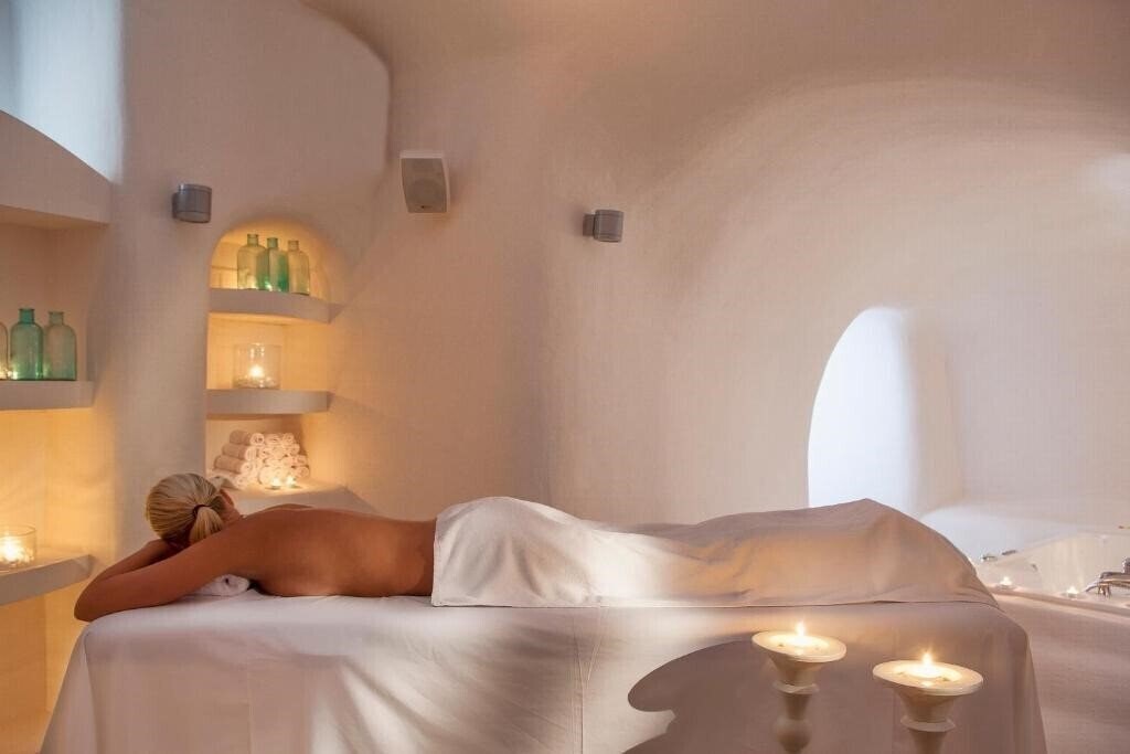 Фото On The Rocks Hotel 4*