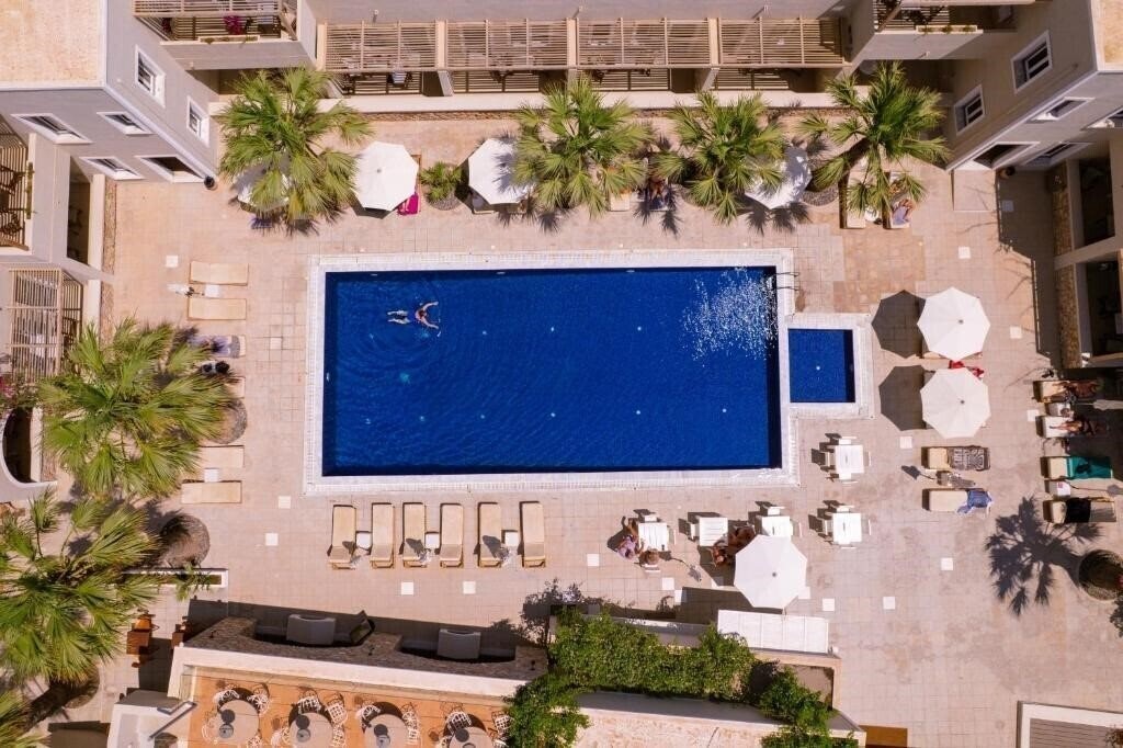 Готель Rose Bay 4*