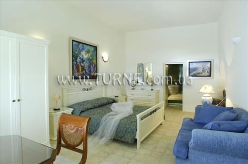 Готель Adamis Majesty Suites 4*