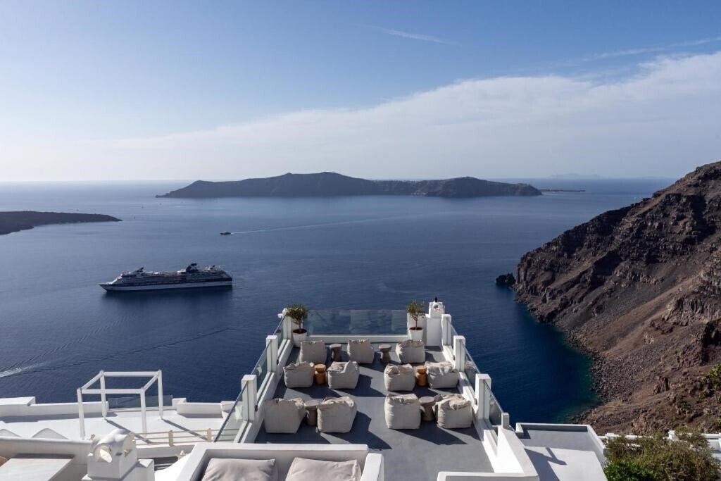 Отель Cliff Side Suites 4*