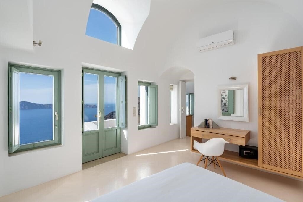 Фото Cliff Side Suites 4*