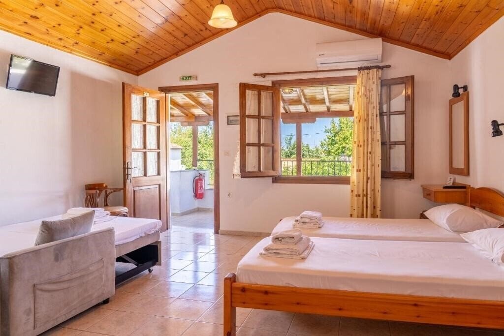 Готель Amalthia Studios 3*
